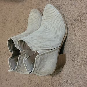 Size 11 tan suede boots